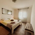 아파트 Elena Apartment- Spacious For 6, 2 Bathrooms, Free Parking
