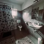 아파트 Elena Apartment- Spacious For 6, 2 Bathrooms, Free Parking 로비니
