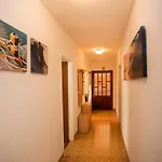 Elena Apartment- Spacious For 6, 2 Bathrooms, Free Parking 로비니