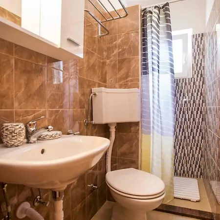 Apartment Elena Apartment- Spacious For 6, 2 Bathrooms, Free Parking
