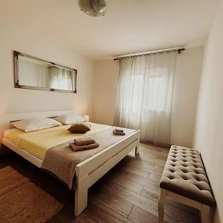 דירה Elena Apartment- Spacious For 6, 2 Bathrooms, Free Parking