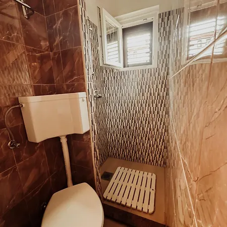 דירה Elena Apartment- Spacious For 6, 2 Bathrooms, Free Parking *