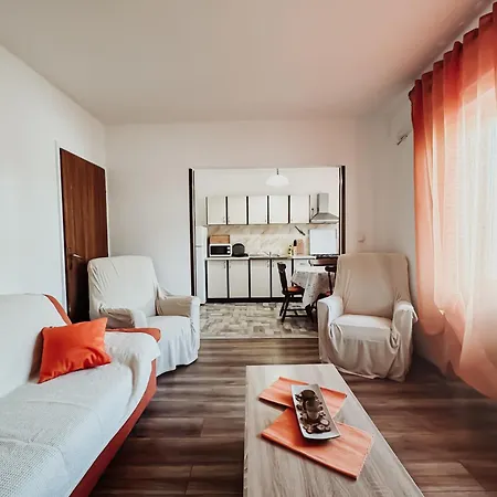 شقة Elena Apartment- Spacious For 6, 2 Bathrooms, Free Parking