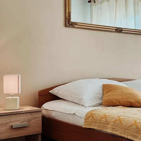 דירה Elena Apartment- Spacious For 6, 2 Bathrooms, Free Parking