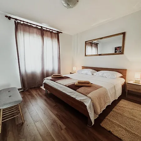 شقة Elena Apartment- Spacious For 6, 2 Bathrooms, Free Parking *