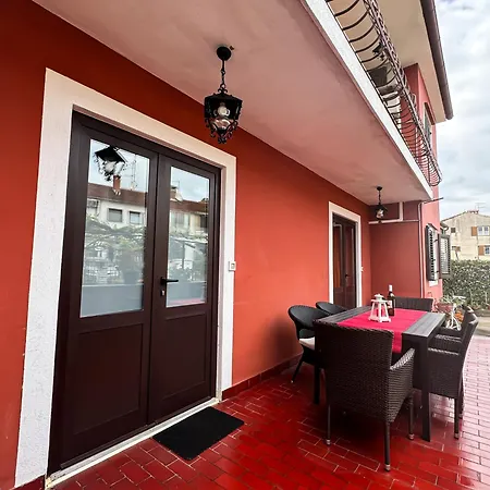 דירה Elena Apartment- Spacious For 6, 2 Bathrooms, Free Parking