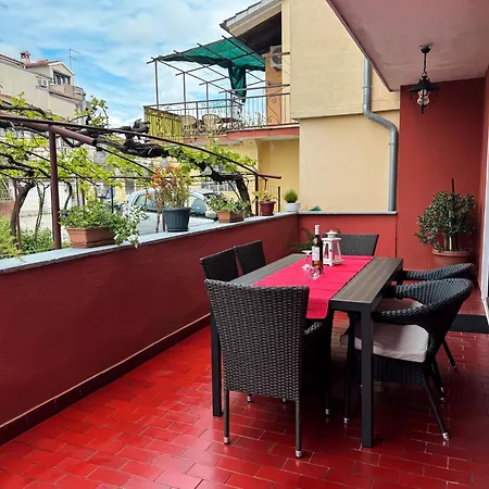 Elena Apartment- Spacious For 6, 2 Bathrooms, Free Parking