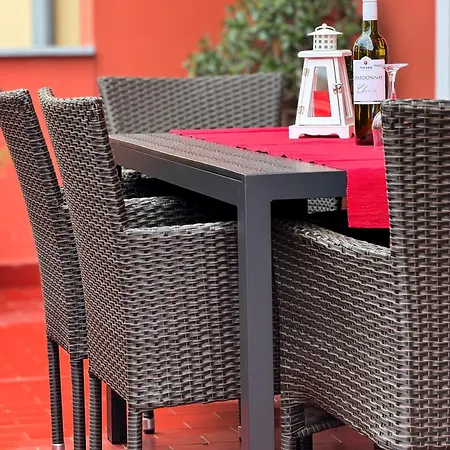 Elena Apartment- Spacious For 6, 2 Bathrooms, Free Parking