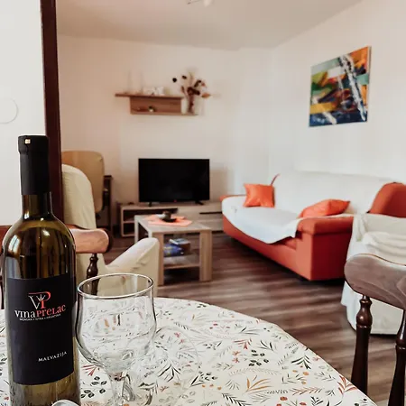 דירה Elena Apartment- Spacious For 6, 2 Bathrooms, Free Parking